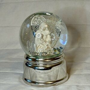 Silver Heartwarming Mother Snow Globe
